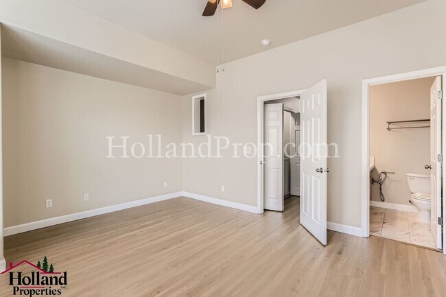 Building Photo - Stunning 4-Bedroom Townhouse with Dual Master Suites and Convenient 2-Car Garage in Hillsboro!