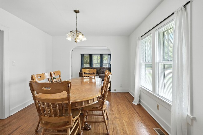 Building Photo - 3030 S Wall Ave