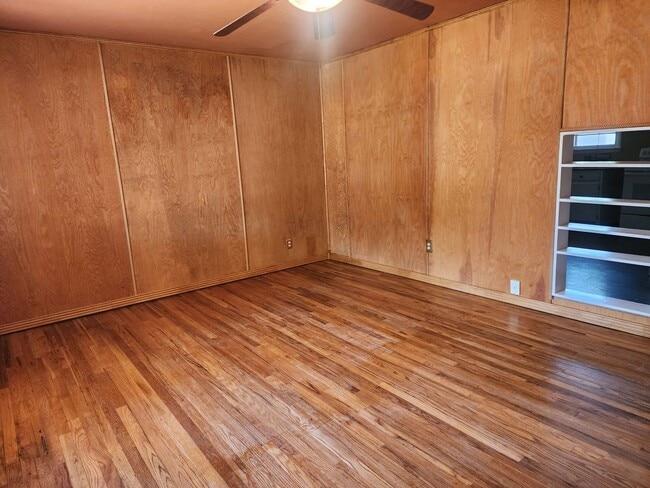 Building Photo - 3 bed, 1 bath home