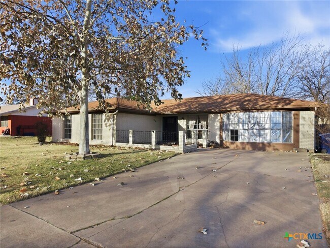 Building Photo - 610 Creek St