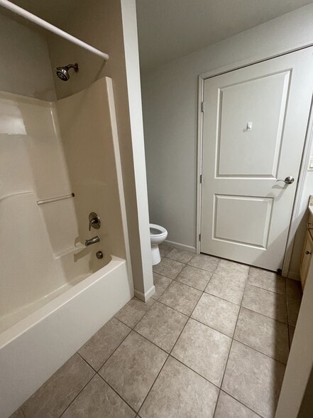 Building Photo - 400 N Richmond St