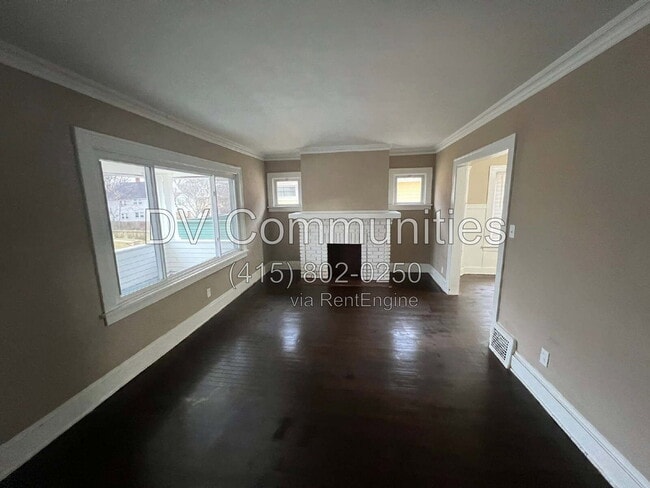 Building Photo - 872 Helmsdale Rd