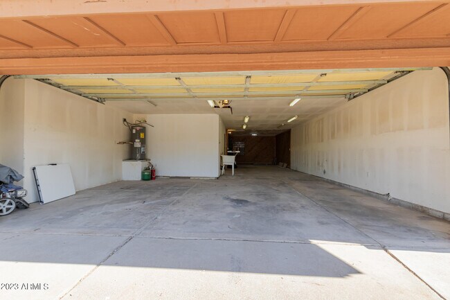 Building Photo - 1512 W Estrella Dr