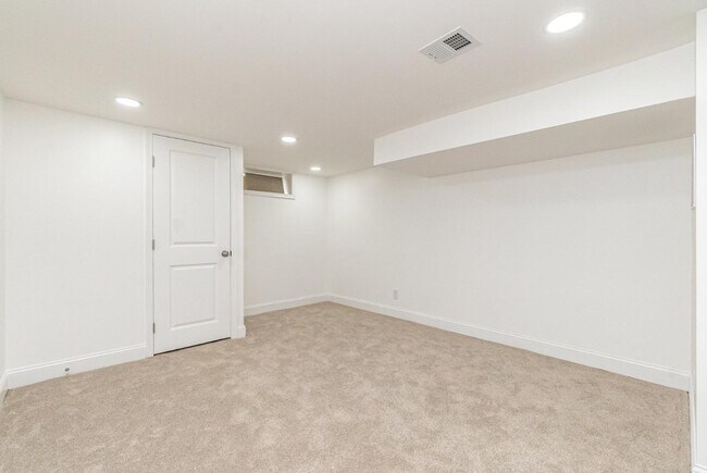 Building Photo - 727 N Collington Ave