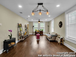 Building Photo - 713 Aransas Ave