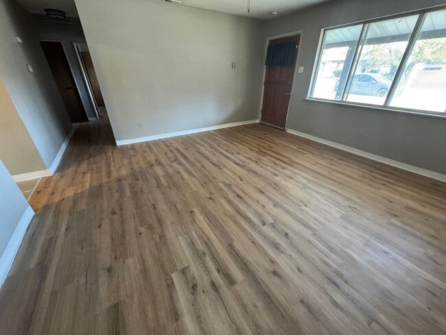 Building Photo - Seller Willing to Finance