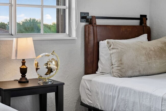 Building Photo - 5161 SW 159th Ct