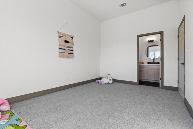 Building Photo - 3620 Lehall St