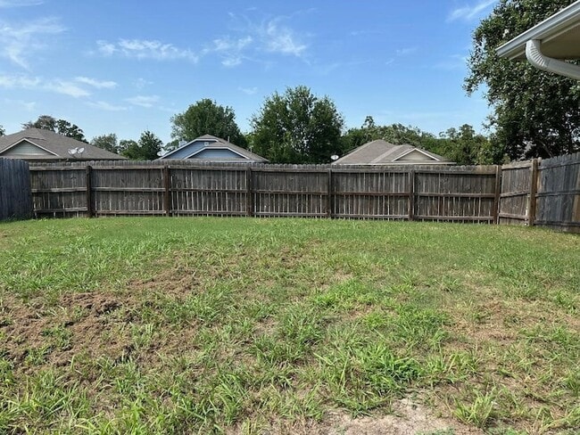 Building Photo - 1711 Dixon Ln