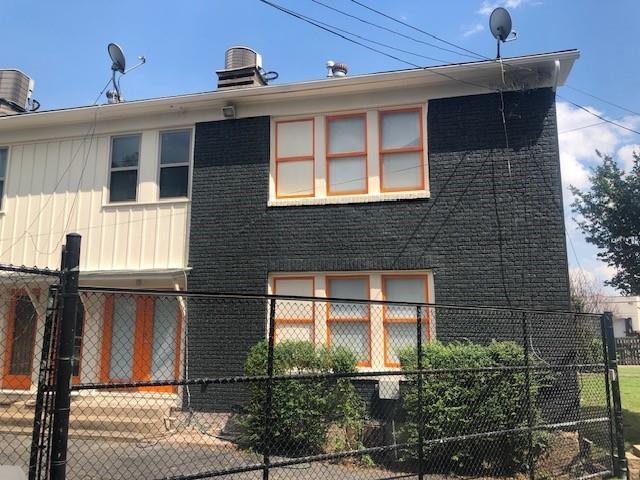 Building Photo - 5347 Lewis St