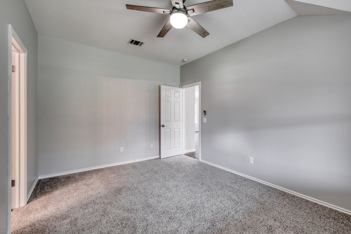 Building Photo - 10114 Thomas Ln