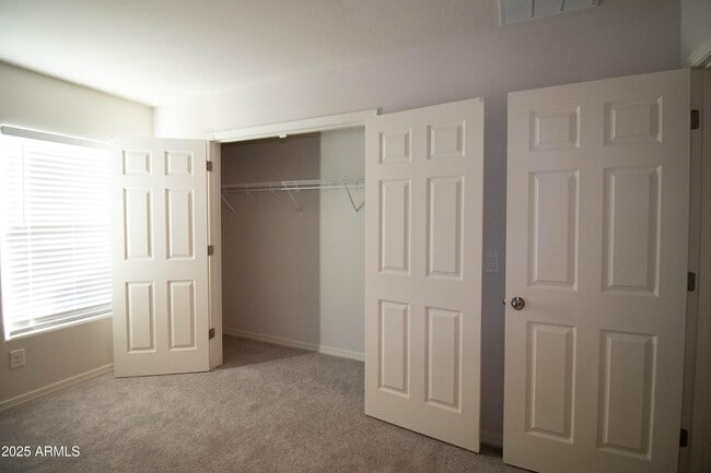 Building Photo - 1675 E Judi St