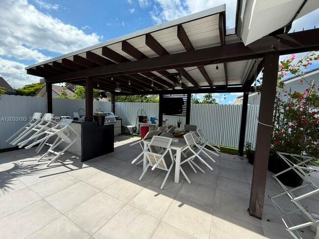 Building Photo - 3121 SW 140th Ave