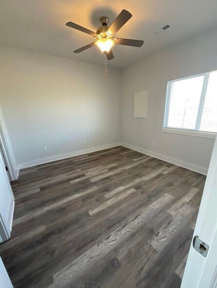 Building Photo - 5480 Colburn Ct E