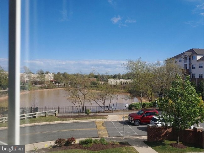 Building Photo - 2610 Chapel Lake Dr