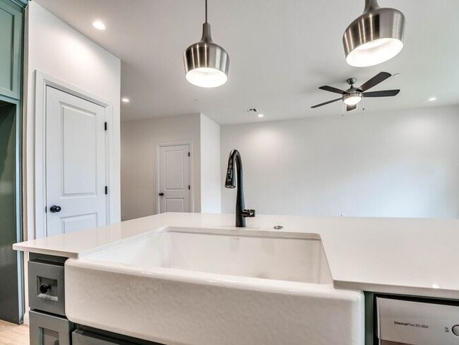 Building Photo - Luxury, Zero Maintenance Living Townhome