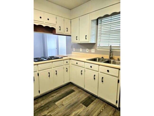 Building Photo - 5808 Hermitage Cir