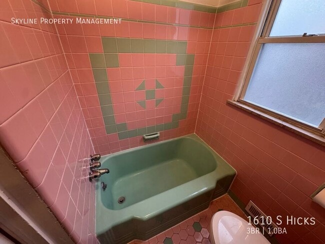Building Photo - 1610 S Hicks-