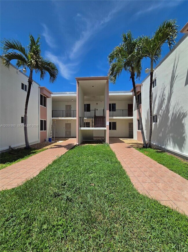 Building Photo - 8990 SW 24th St