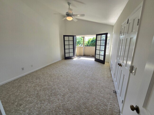 Building Photo - 2 Bed, 2.5 Bath Townhome in Pacific Beach