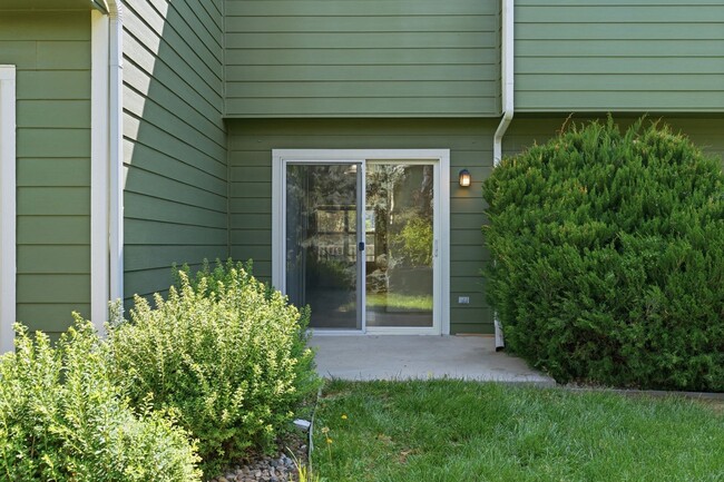 Building Photo - 802 Waterglen Dr