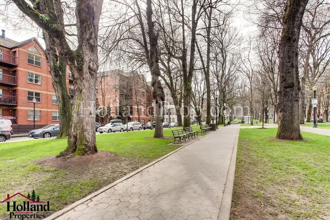 Building Photo - Modern 2-Bedroom Apartment in the Heart of Downtown NEW SUPER PRICE at $1,850!