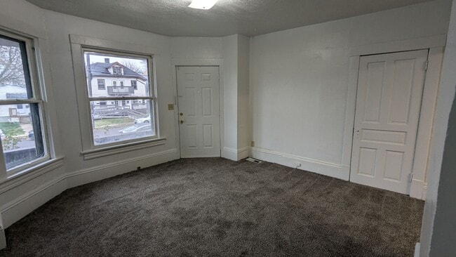 Building Photo - J &amp; D Family Properties (719 Prospect Ave)