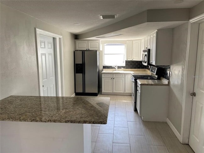 Building Photo - 1140 Viking Dr