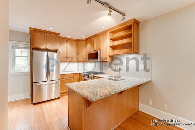 Building Photo - 3332 35th Ave S