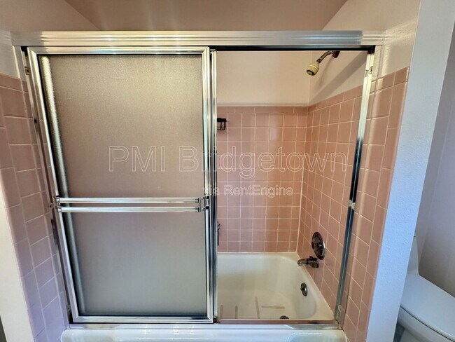 Building Photo - 6999 SE Norbert Dr