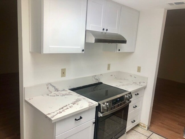 Building Photo - 7520 Carriage Dr