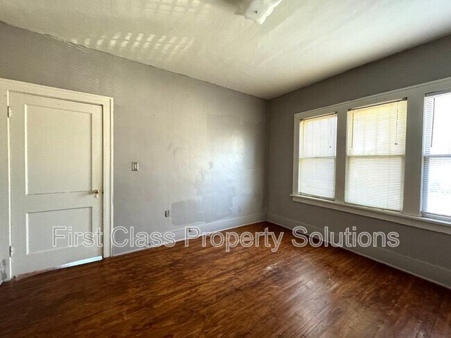 Building Photo - 1400 NW 22nd St