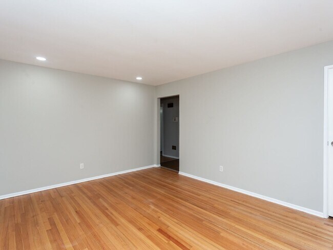 Building Photo - Charming 3 Bed 1 Bath Home