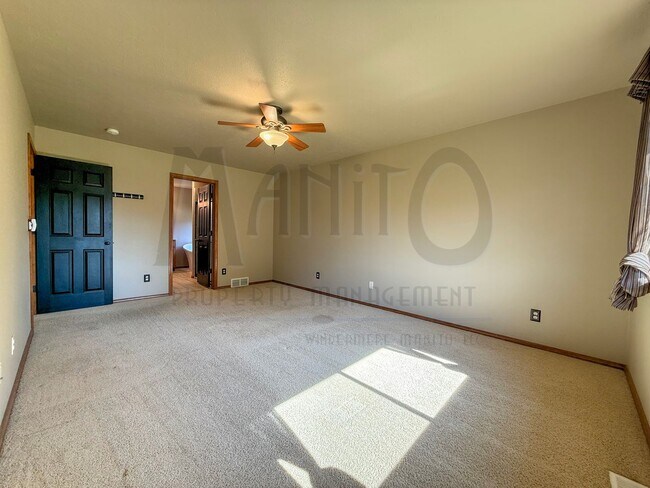 Building Photo - Sprawling Mead Home