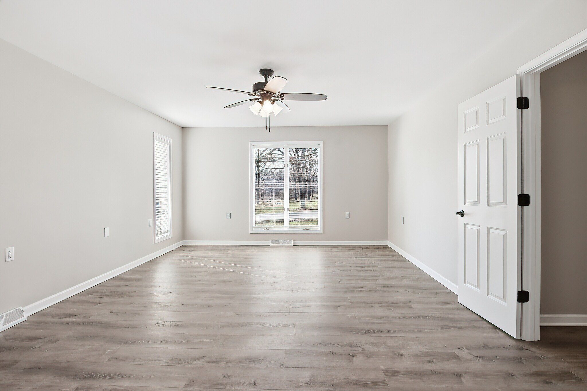 Building Photo - 6582 Lakeside Rd