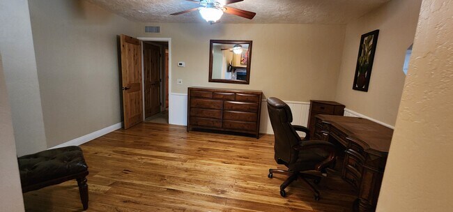 Building Photo - 1710 W Camino Dr