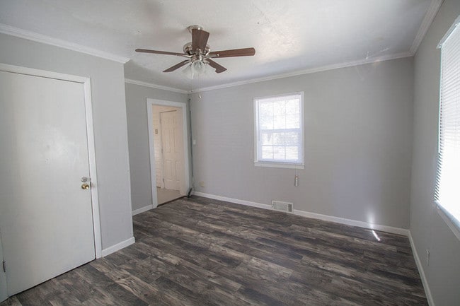 Building Photo - 301 W Forest Ave