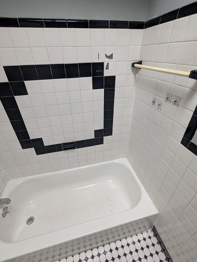 Building Photo - Spacious 3BR Home in Overbrook Park – Front Yard, Modern Kitchen, Washer and Dryer & Basement