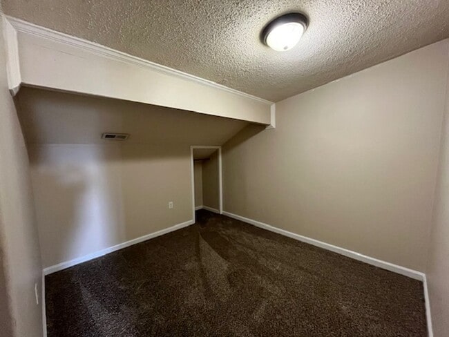 Building Photo - Renovated 3 Bedroom 3 Bath Townhome for Rent!