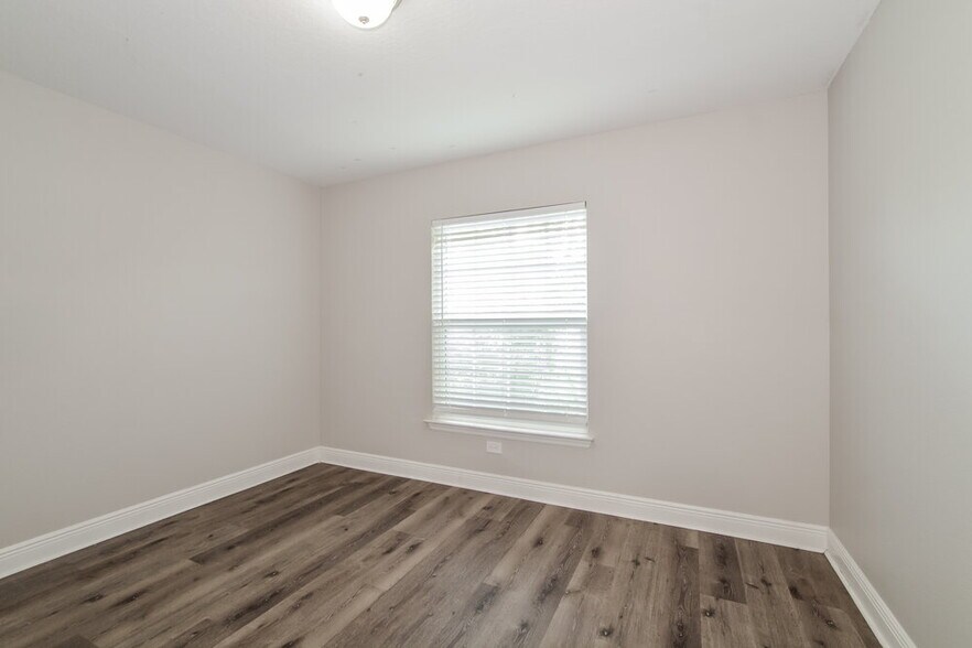 Building Photo - 2214 Angel Fish Loop