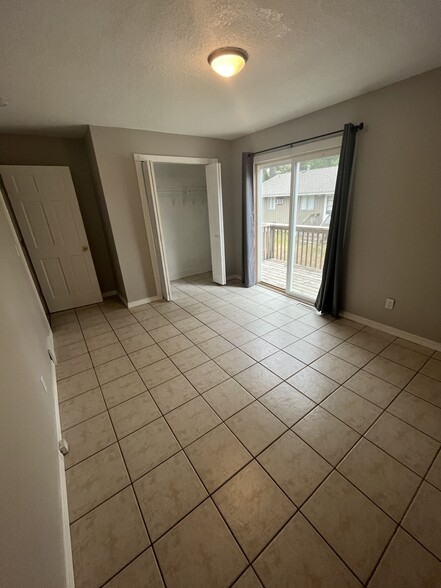 Master bedroom - 502 Sunnyside Ln