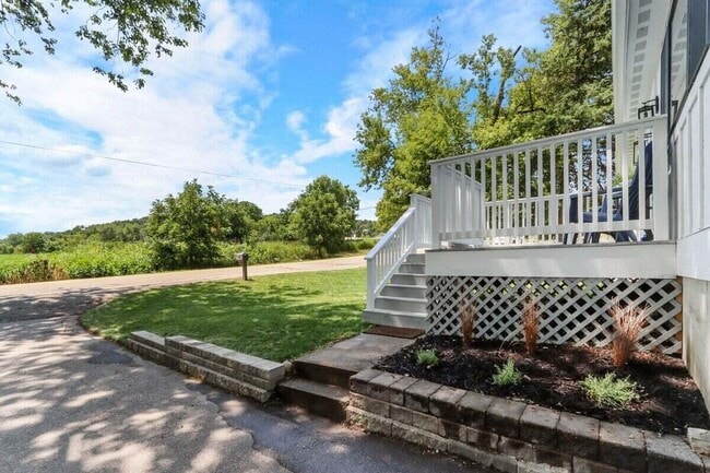 Building Photo - 190 Dewey Ave