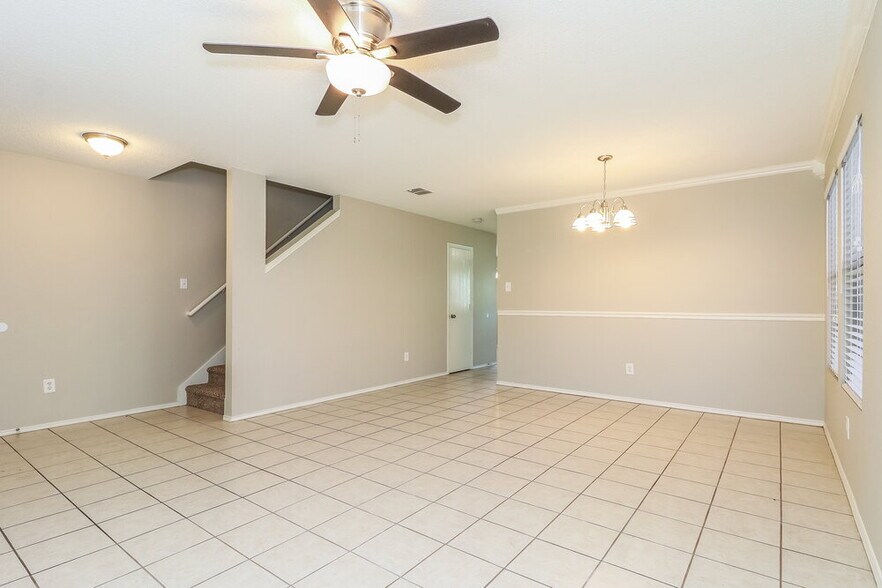 Building Photo - 8728 Polo Dr
