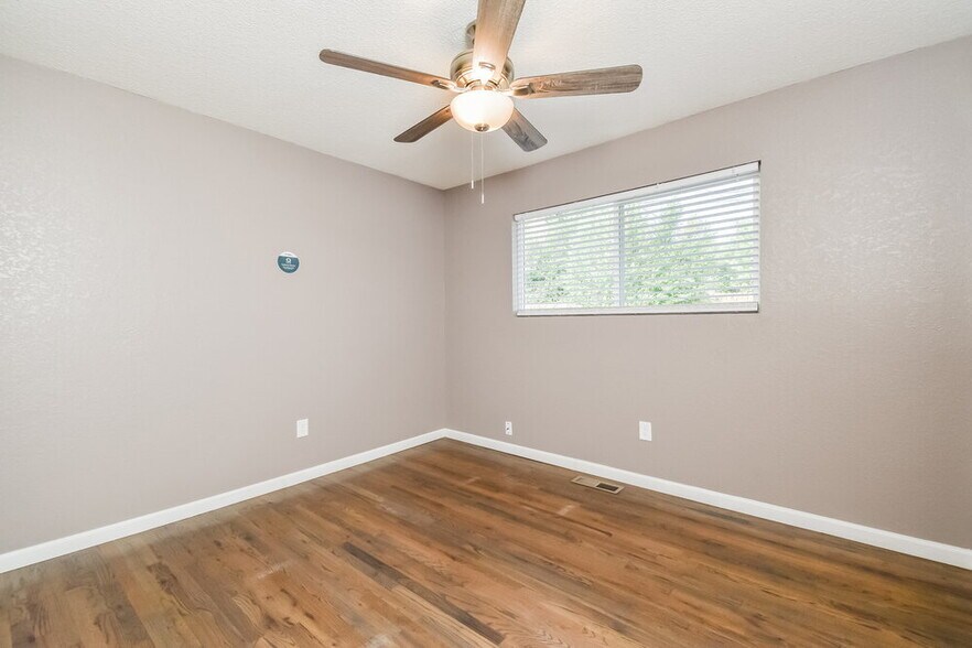 Building Photo - 3421 Greenwood Cir