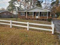 Building Photo - 220 Fairway Dr