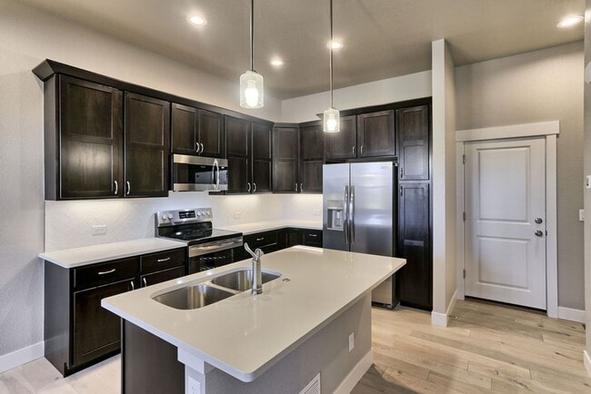 Building Photo - MOVE In SPECIAL - Beautiful 3 Bedroom 2 1/2 Bath Townhome in Loveland