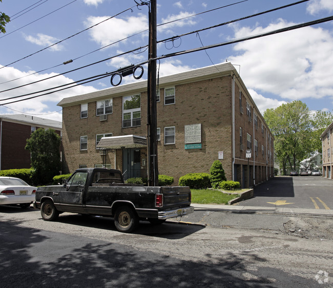 Linden Gardens - Linden Square