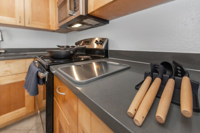 Building Photo - 4307 W Kennedy Blvd