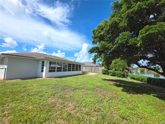 Building Photo - 1379 Cambridge Dr