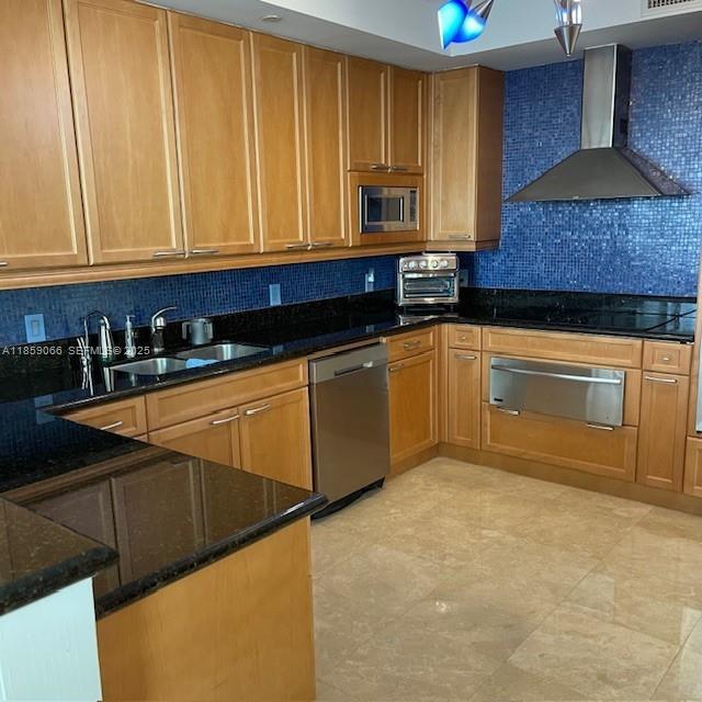 Building Photo - 20201 E Country Club Dr